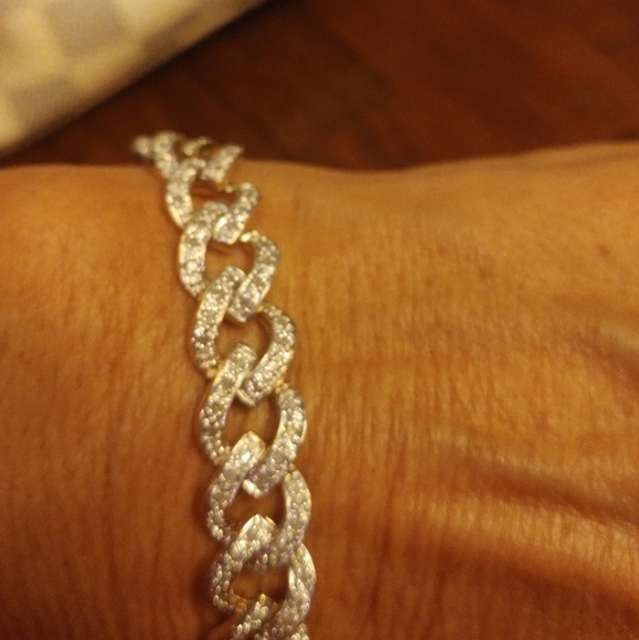 Elegant Silver Bracelet - Picture 2 of 6